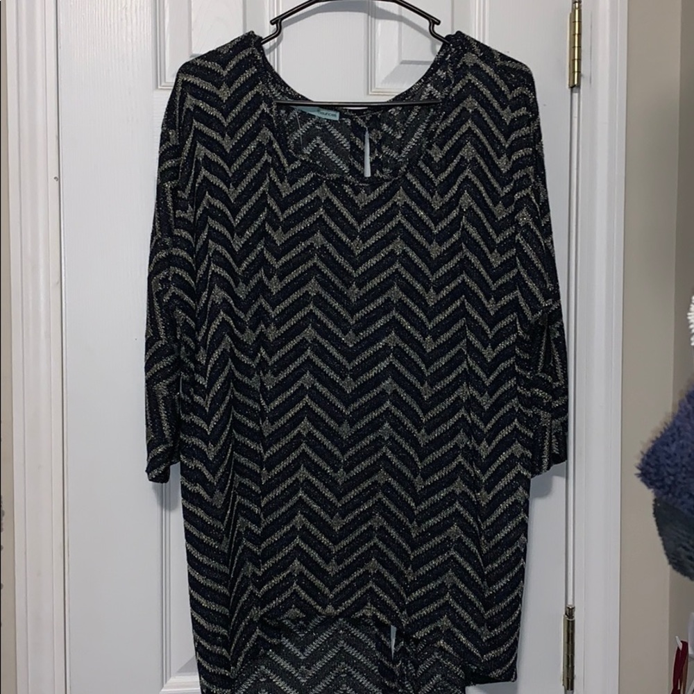 High-low blouse with button back detail
